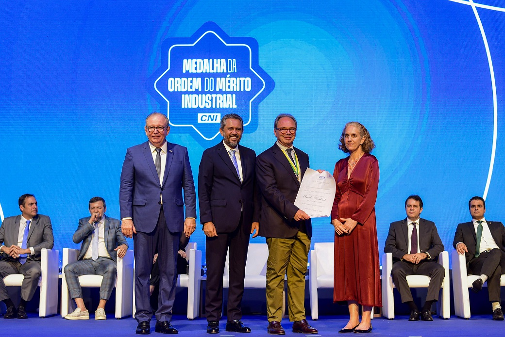 FIEC reconoce la contribución de Ricardo Steinbruch con la Medalla al Mérito Industrial