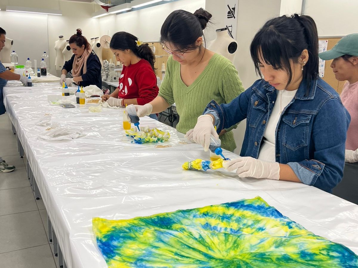 Taller de Tie Dye, Capacitación e inmersión en lavandería para futuros diseñadores